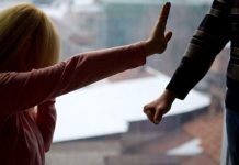 După gratii, pentru violență în familie