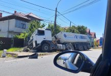 Accident la Iezureni, TIR în șanț