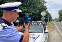 Șoferi vitezomani lăsați pietoni! 116 km/h prin localitate!