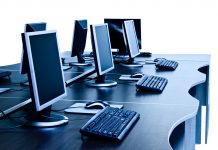 Zeci de elevi din Gorj vor primi bani pentru a-și cumpăra un calculator nou