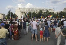 Guvernul limitează numărul de participanți la mitinguri, dar crește accesul la concerte