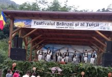 Ansambluri folclorice din Gorj, la Festivalul Brânzei și al Țuicii