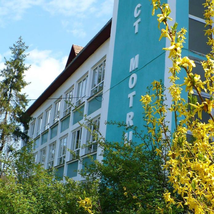 Dosar penal la secția constituită la Colegiul Tehnic Motru. Buletine de vot băgate unul într-altul