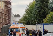 A parcat mașina în fața spitalului din Târgu Jiu și s-a împușcat în cap