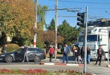 Mașină tamponată de un TIR, în centrul orașului!