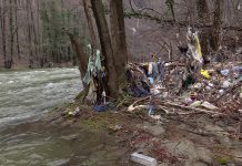 Jiul, poluat în continuare cu…haine!