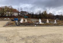 Parcare printre morminte, la Petroșani!