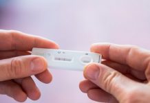 Testele rapide pe bază de salivă vor putea fi administrate fie acasă, fie la școală. Ce se întâmplă când un elev este testat pozitiv