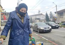 O bătrână din Târgu-Jiu, înșelată de un broker de asigurări cu 20.000 de lei. Femeia are hotărâre definitivă pentru bani, dar vinovata o pasează