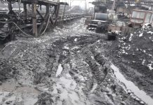 VIDEO: Drumuri impracticabile la unitățile miniere ale CEO! Minerii ajung pe jos la utilaje după ce parcurg kilometri