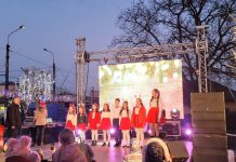 FOTO: Copiii dau spectacole în cartierele din Târgu Jiu!