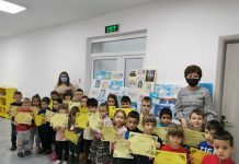 Educatoarele și copiii de la Grădinița Novaci, omagiu adus lui Mihai Eminescu