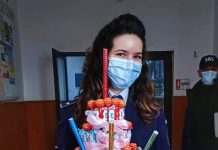 S-au trezit cu poliția la școală, de ziua lor