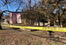 Polițistă sinucigașă! S-a împușcat cu pistolul din dotare!