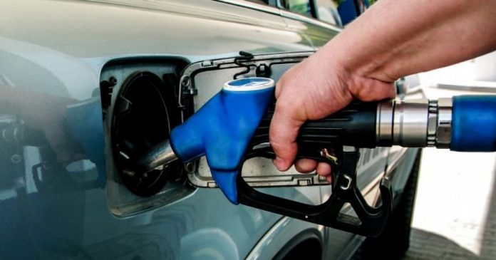 Tichete de 1.500 de lei pentru carburant. Beneficiari, persoanele cu dizabilități