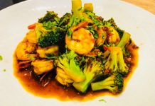 VIDEO: Rețeta săptămânii – Fabi’s Kitchen: Creveți Black Tiger cu broccoli în sos de stridii