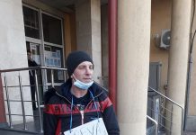 Salariat CEO, în greva foamei în fața companiei