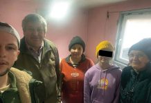 Acuzații: Rețeta aplicată de o familie din Scoarța pentru a apela la mila cetățenilor! Casa săracă arată că un supermarket