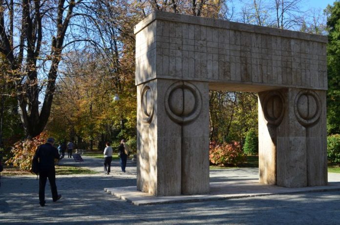 poarta sarutului nou1