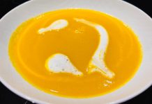 VIDEO: Rețeta săptămânii – Fabi’s Kitchen: Supă-cremă de morcovi, cu ghimbir și spumă de lapte