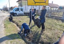 Puterea exemplului! Primarul de Scoarța a adunat gunoaiele din comună