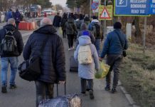 Primii șase refugiați din Ucraina, găzduiți de un profesor pensionar din Săcelu!