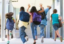 Elevii intră în vacanţă