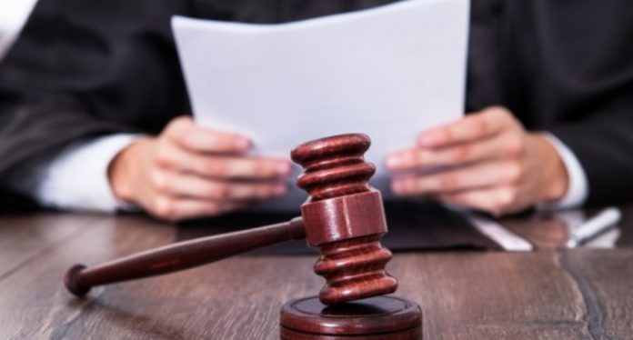 judecator-tribunal-instanta