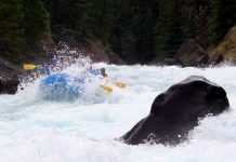 Mai multe bărci pe Jiu, răsturnate! O persoană e resuscitată