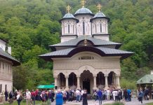 La Sărbătoarea «Izvorul Tămăduirii», Mănăstirea Lainici a prăznuit-o cu cinstire aleasă pe Maica Domnului! – HRISTOS A ÎNVIAT! ADEVĂRAT A ÎNVIAT – ,,Astăzi, cinstim apa tămăduitoare sau apa sfinţită prin care Dumnezeu şi Maica Domnului au făcut minuni”!