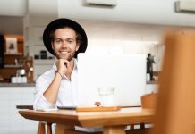 Ce cămașă de bărbați să porți la un interviu de angajare – uni sau cu model?