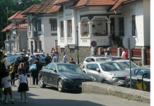 Centru, Târgu Jiu: Un șofer, cu un copil în mașină, s-a trezit înconjurat de o armată de polițiști și jandarmi