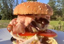 Rețeta săptămânii – Bucătăria lui Fabi: Burger țărănesc, la grătar