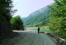 LA PAS PRIN LUMEA DE PIATRĂ A GORJULUI