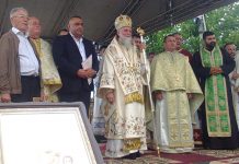 Mitropolitul Olteniei a sfinţit în Gorj o nouă Casă a Lui Dumnezeu (II) – ,,Această biserică, aşa cum este ea, e mai importantă decât catedralele Occidentului, pentru că e făcută din sufletele dumneavoastră”!