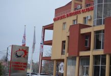 CEO vrea să scape de un complex sportiv