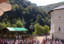 Mitropolitul Olteniei a oficiat Sfânta Liturghie la Hramul «Schimbarea la Faţă a Domnului», de la Mănăstirea Lainici, Gorj – ,,Momentul acestei «Schimbări la Faţă a Domnului» este întărirea credinţei Sfinţilor Apostoli în adevărul că Mântuitorul Hristos este Fiul Lui Dumnezeu”!