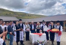 Transalpina, plină de turiști! Băcița Mărioara e „tezaur uman viu”!