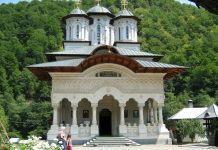 Haine alese de sărbătoare, sâmbătă 6 august 2022, pentru Sfănta mânăstire LAINICI, ,,Mireasa albă” de pe Defileul Jiului