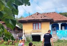 Jandarmii din Motru au venit în ajutorul unei mame cu patru copii