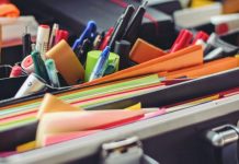 CE Oltenia cumpără produse de papetărie de zeci de mii de lei