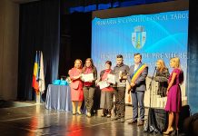 Elevi și profesori, premiați de Primăria Târgu Jiu