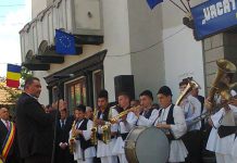 Târg al meșterilor populari la „Coborâtul oilor de la munte” de la Baia de Fier