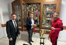 Primarul Robert Filip l-a premiat pe sportivul Andrei Musteț