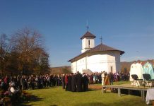 Mitropolitul Olteniei a resfinţit Biserica din Parohia Glogova, Gorj (I) – ,,Această biserică este ca o făclie care a fost pusă în sfeşnic, că nimeni nu aprinde făclia ca să o pună «sub pat», cum spune Sfânta Evanghelie, ci, o pune ca să lumineze tuturor”!