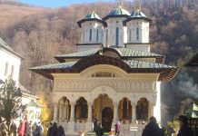Sărbătoarea «Intrarea în Biserică a Maicii Domnului», la Mănăstirea Lainici, Gorj