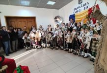 Colindători așteptați la Primăria Târgu-Jiu