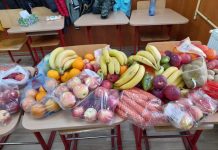 Fructe și legume donate de elevii Școlii „Sfântul Nicolae” din Târgu-Jiu