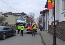 Târgu Jiu, FOTO: Mașină ridicată, stradă blocată