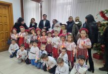 VIDEO: Cel mai frumos moment în preajma Crăciunului – Colindul